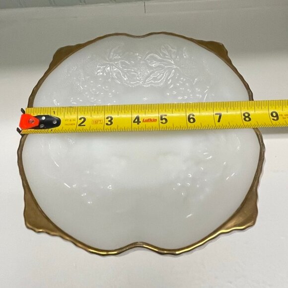 Vintage 1960's Anchor Hocking Milk Glass Grape Patterned Scalloped Serving Bowl - Picture 10 of 14